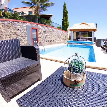 Casa Da Rainha Bungallow בית נופש Estreito Da Calheta